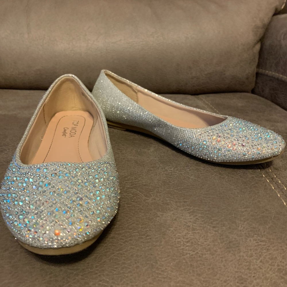 Silver flats 🥿. Size 5.5